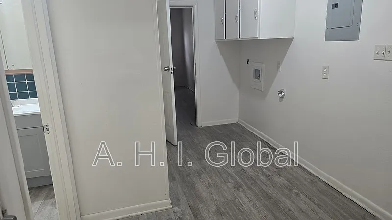 3 bed, 1.0 bath, 1320 sqft, $750 — Photo 3