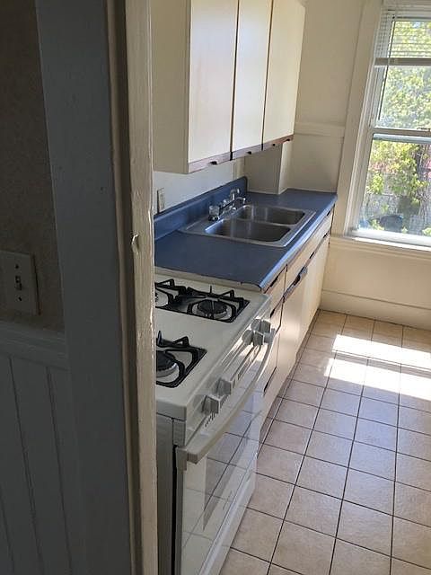 1st image of 28 Holly St #2