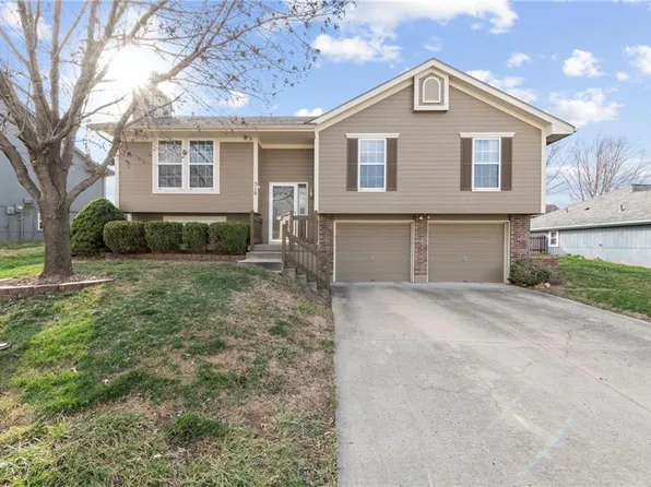516 SW Centurion Ct, Grain Valley, MO 64029