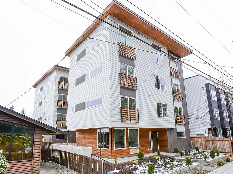 Upper Greenlake/Oaktree Area — Photo 14