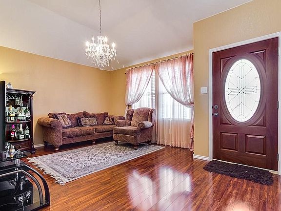 4th image of 322 Mesa Verde Way