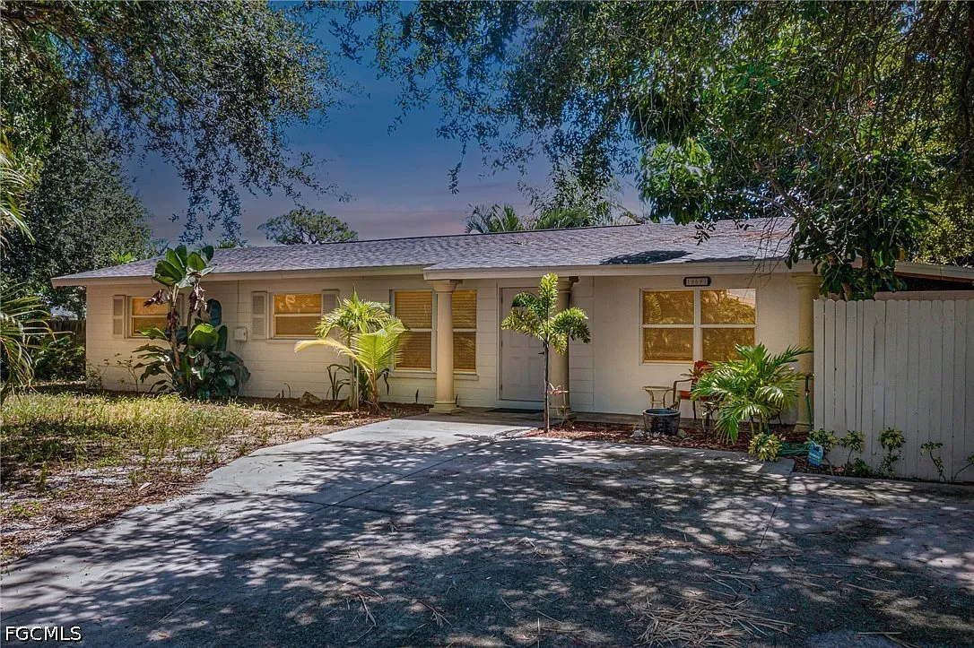 3 bed, 2.0 bath, 1308 sqft, $2,300 — Photo 1