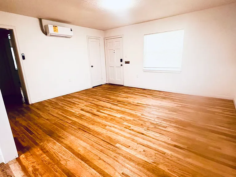 707 W Shields Ave #1 — Photo 7