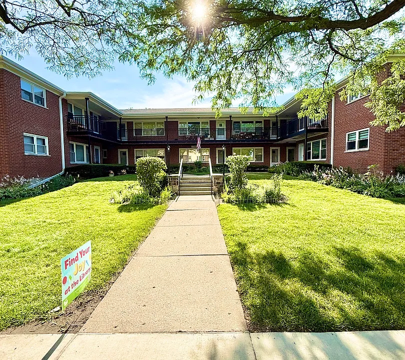 720 N Western Ave #4