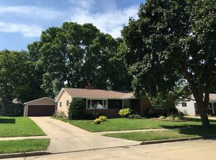 2631 Oakwood Ct, Appleton, WI 54911
