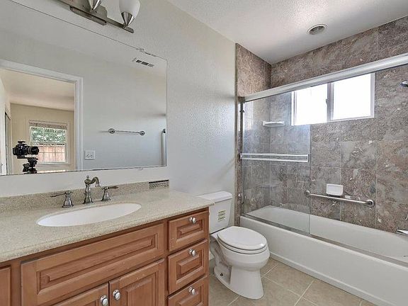 4th image of 3955 Golf Dr