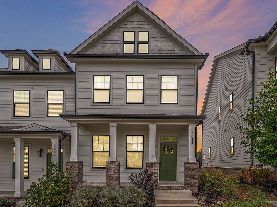 1st image of 2085 Oakwood Ave