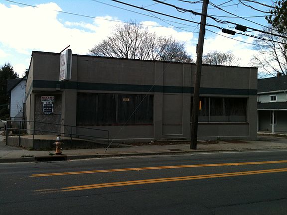 3rd image of 705 Roanoke Ave