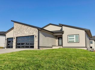 5029 149th Ct, Urbandale, IA 50323