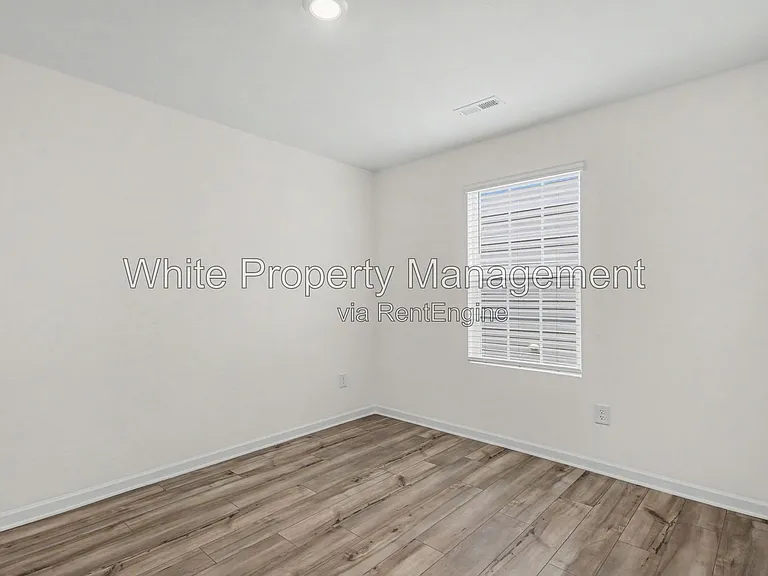 313 W 18th St — Photo 20
