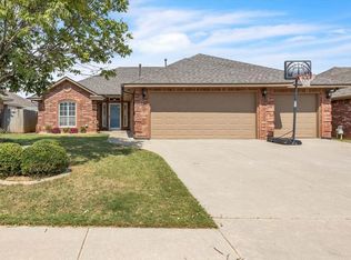 1613 SW 31st Ter, Moore, OK 73160