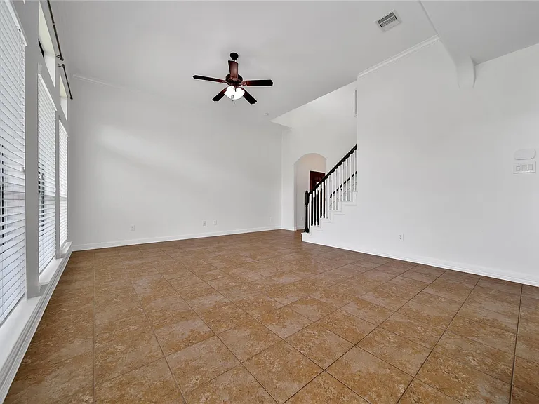 711 Aulia Ln — Photo 12