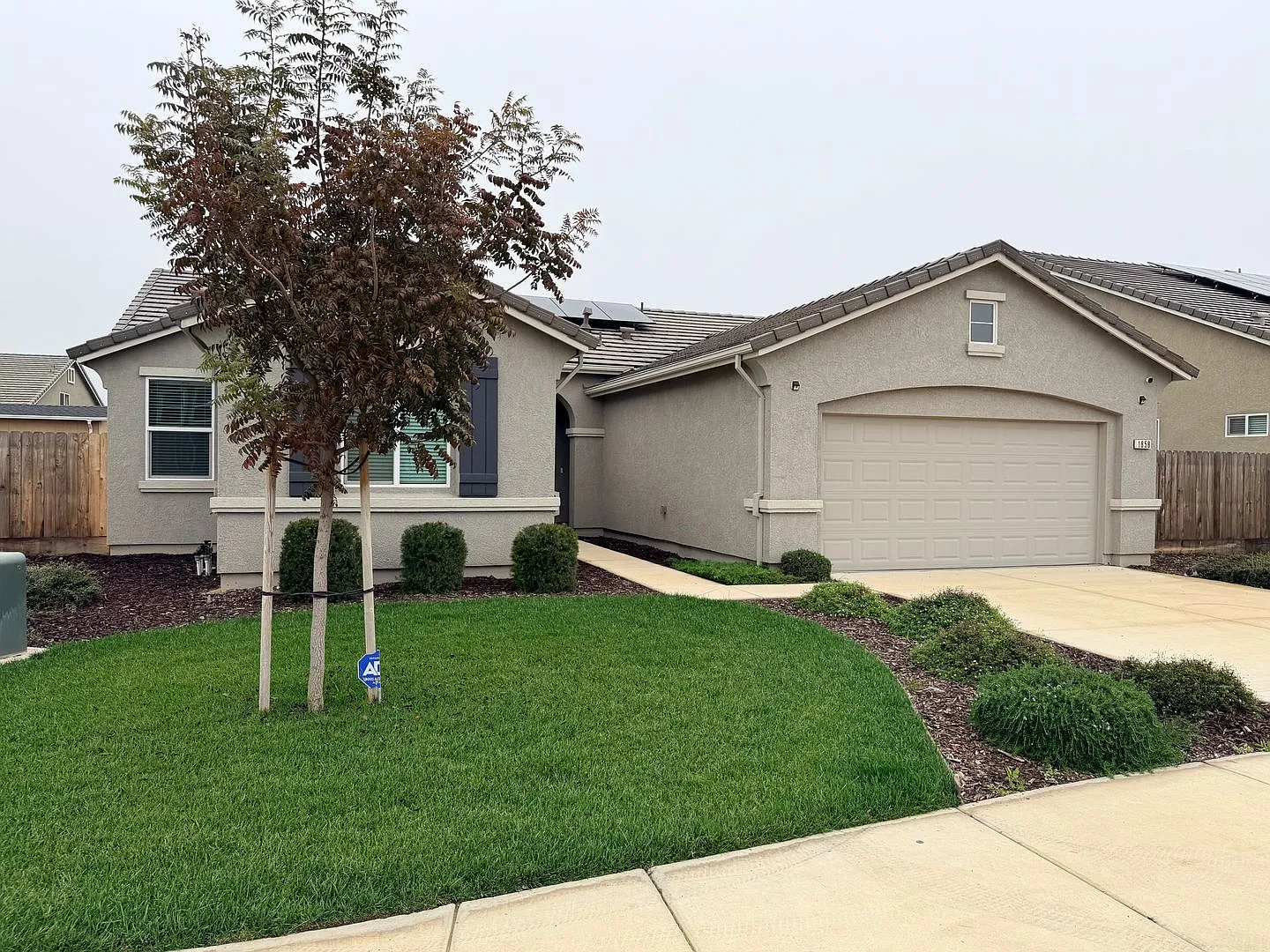 1858 Morro Ct, Los Banos: Modern 2023 Home with Comfortable Layout and Energy Efficient Features — Photo 3