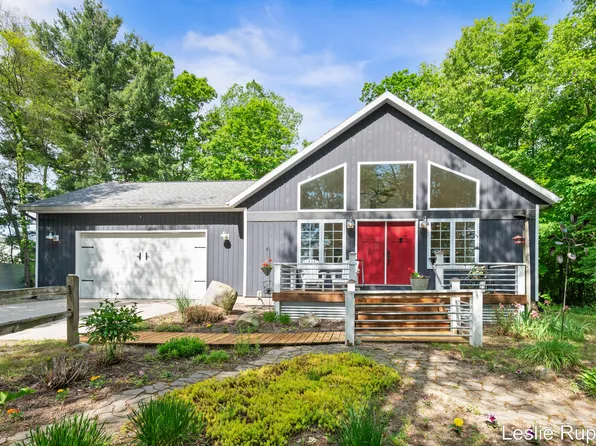 13015 Ritchie Ave NE, Cedar Springs, MI 49319
