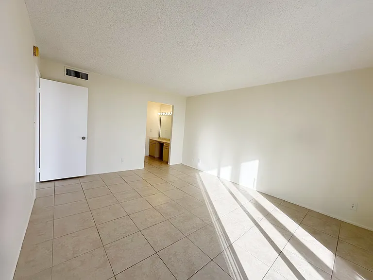 5301 NW 2nd Ave #401 — Photo 20