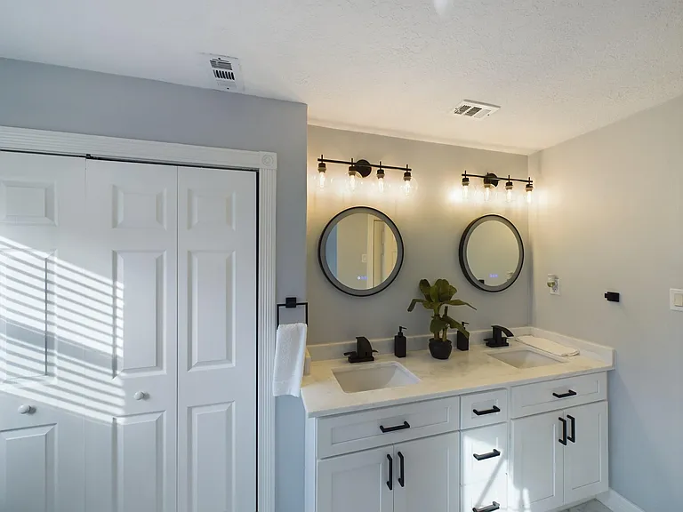 7702 Antoine Dr — Photo 23