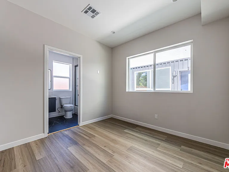 6702 Balboa Blvd #1 — Photo 20