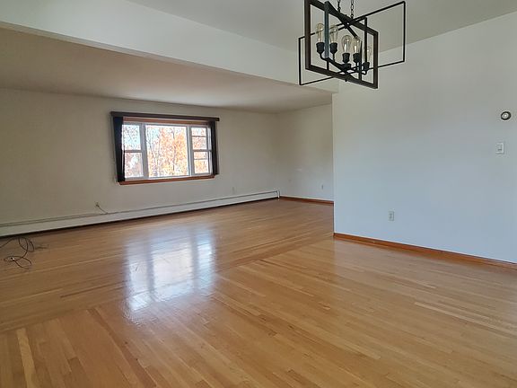2nd image of 21 Rose St #2