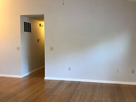 Livi/Great Room, Fan, Hall