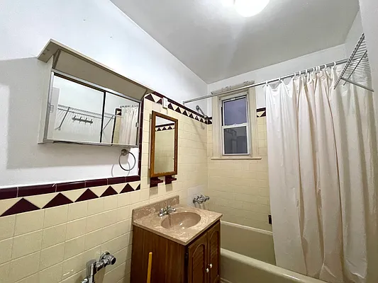 Rented by Astoria Realty | media 4