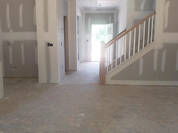 3rd image of 319 Loxley Drive Site #52