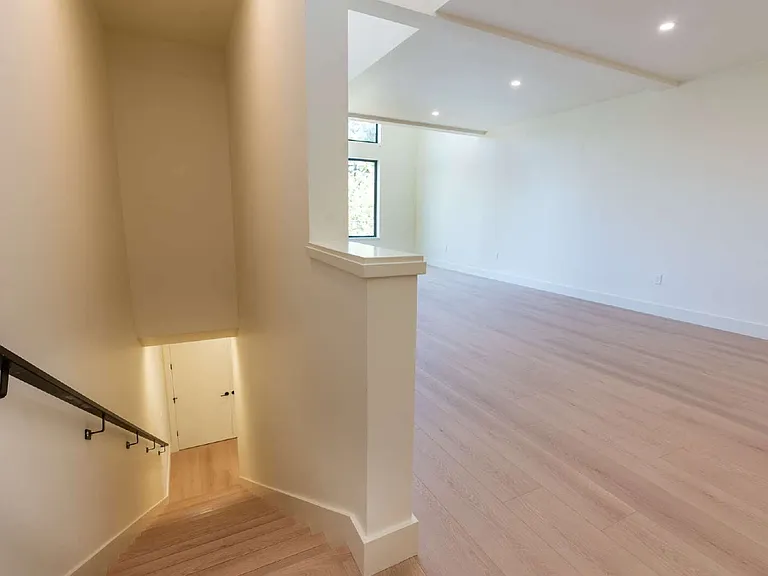 818 E 22nd Ave — Photo 19