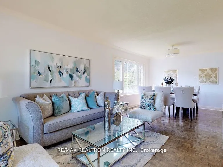 38 Chant Cres — Photo 4