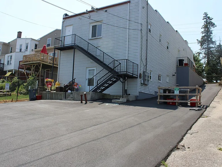 641 W Broadway #2 — Photo 2