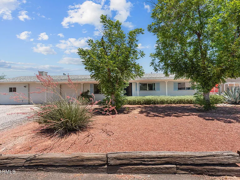 589 N Jackson St — Photo 1