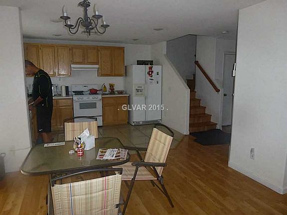 3rd image of 10251 Philmont Ct