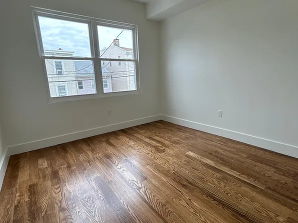 12 Elm St, Paterson, NJ