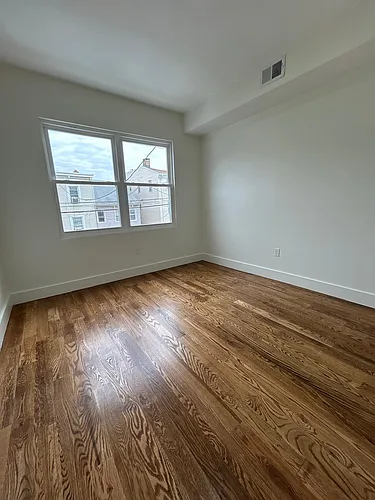 12 Elm St Photo 1