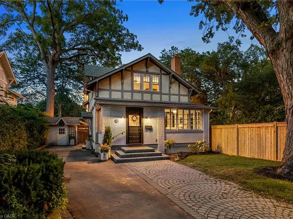 139 Allan St, Oakville, ON L6J 3M7