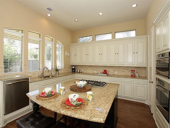 3rd image of 121 W Tupelo Green Cir