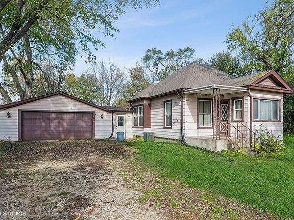 Plenty of room for parking!