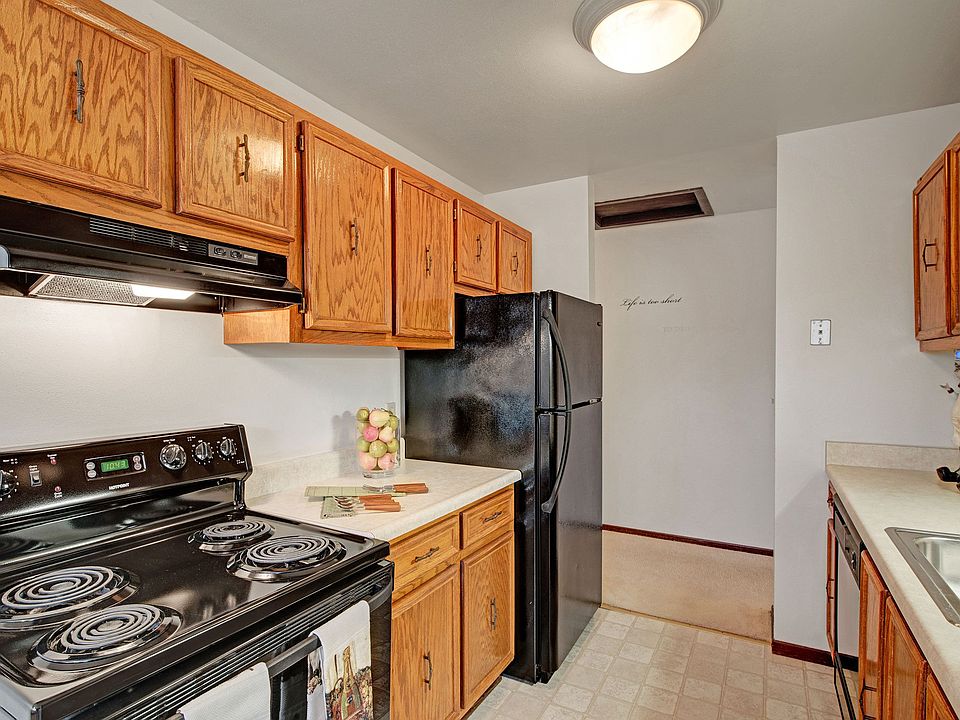 Sunset Ridge Kitchen View with Oven and Fridge