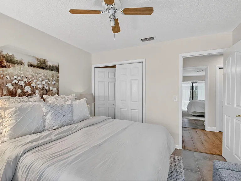 12260 Old Country Rd S — Photo 30