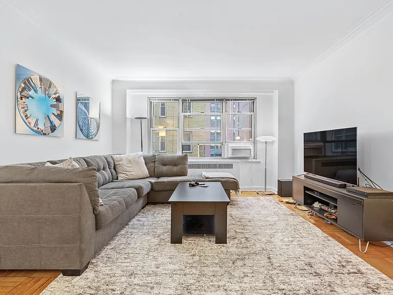 220 Madison Ave #3L — Photo 2