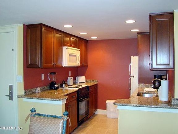 2nd image of 262/3 Sandcastles Ct