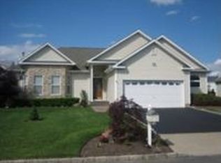 3 Laurel Ln, Holtsville, NY 11742