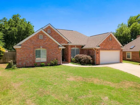 2116 Huntington Pl, Ponca City, OK 74604