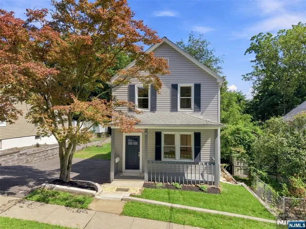 33 Mohawk Avenue, Hawthorne, NJ 07506