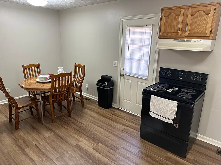 414 Blake Cir — Photo 9