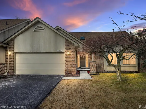 29268 Wyndham Ct #5, Farmington, MI 48334