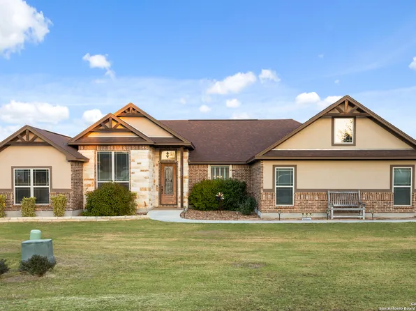 688 Double Gate Rd., Castroville, TX 78009