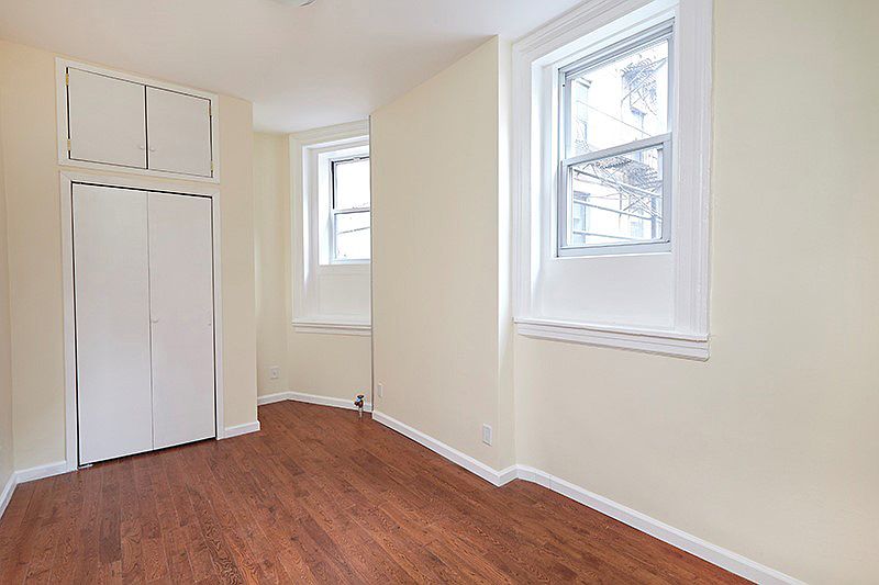 2nd image of 21 Cleveland Pl APT 1C