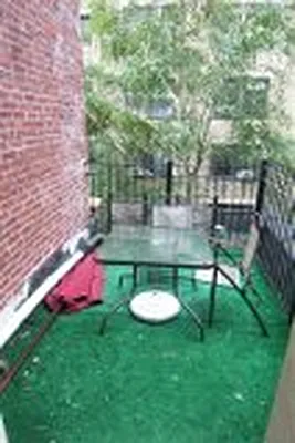 Rented by Sir Realty | media 117