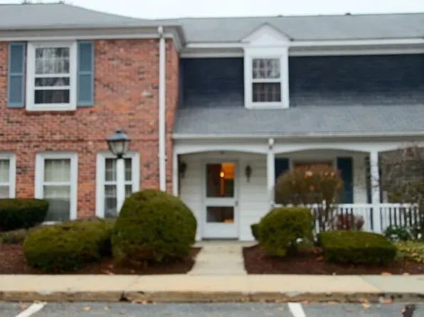 36 Williamsburg Dr, Springfield, MA