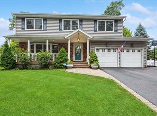 67 Carrie Ave, Sayville, NY 11782