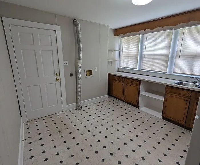 317 3rd St NW #4 — Photo 5